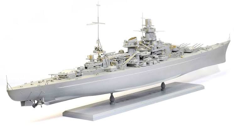 German Battleship Scharnhorst 1943 Dragon No. 1040 1:350
