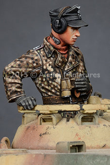 35189 Alpine 1/35 WSS Panzer Commander Set