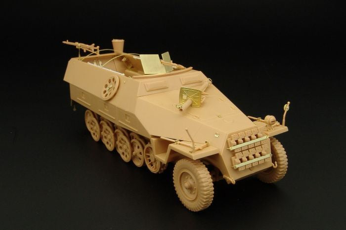 Hauler HLX48295 1/48 Sd.Kfz 251/1 ausf. D Fotocortado