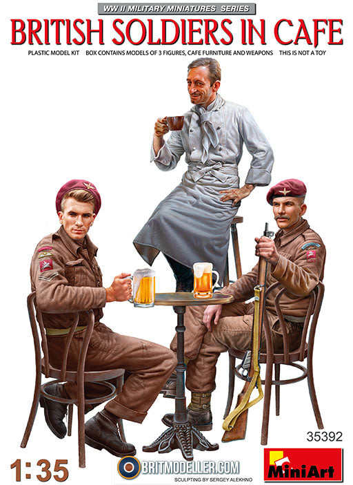 Soldats britanniques au café