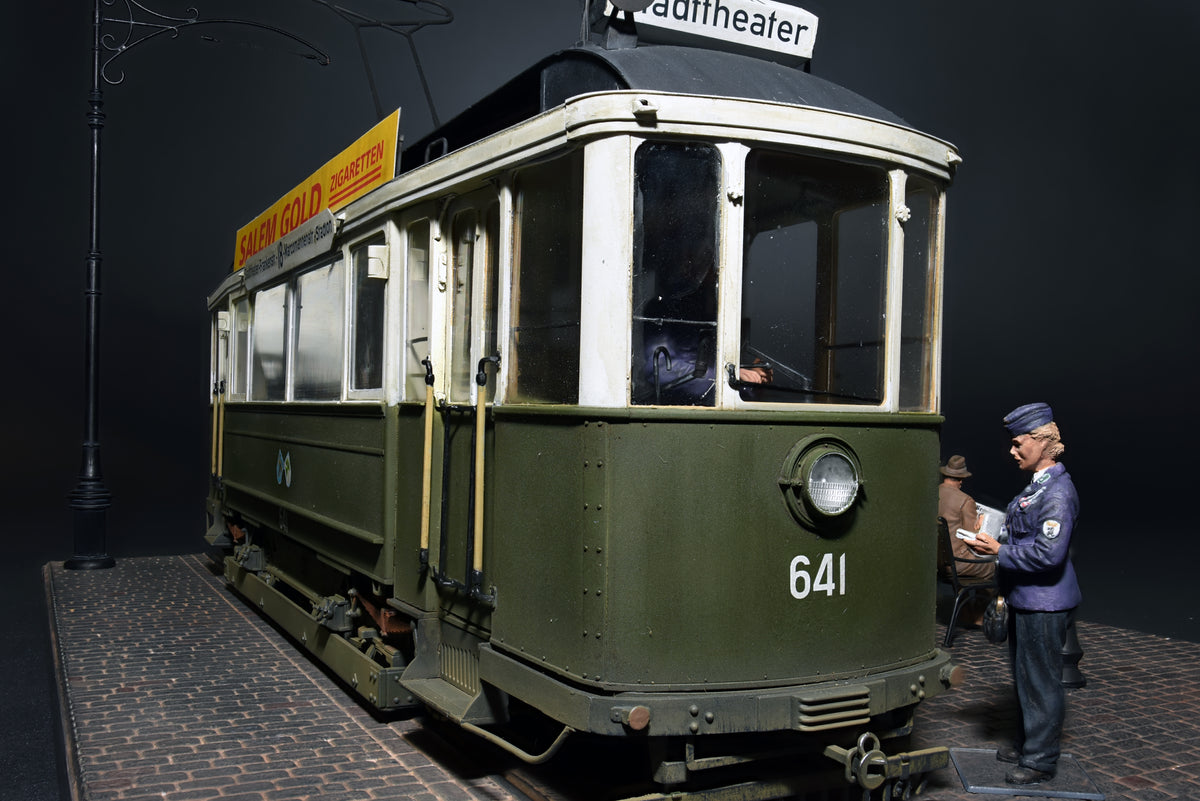 MIART-38009: MiniArt 1/35 European Tramcar (Strassenbahn Triebwagen 641) with Crew & Passengers