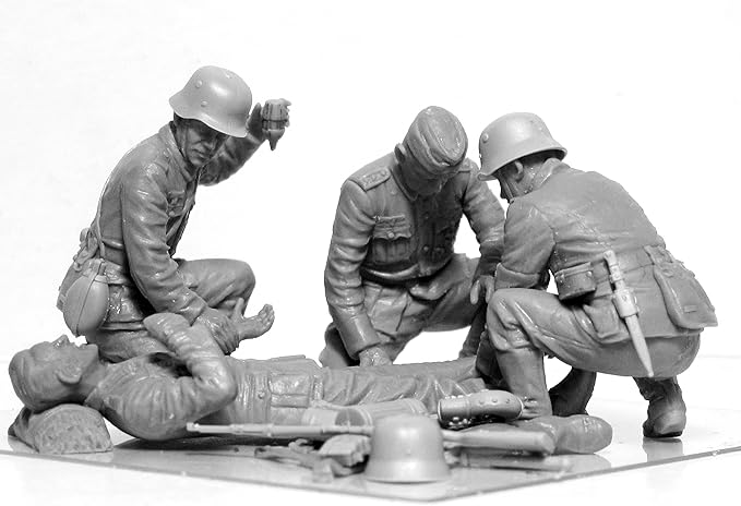 ICM35620 1/35 ICM  WW2 German Military Medical Team Figure Set