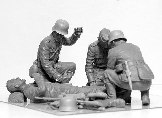 ICM35620 1/35 ICM  WW2 German Military Medical Team Figure Set