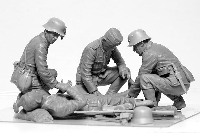 ICM35620 1/35 ICM  WW2 German Military Medical Team Figure Set