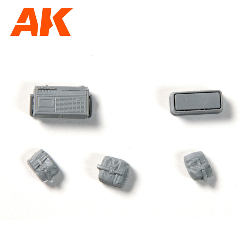 AK35017 TECHNICAL RIDERS 1/35