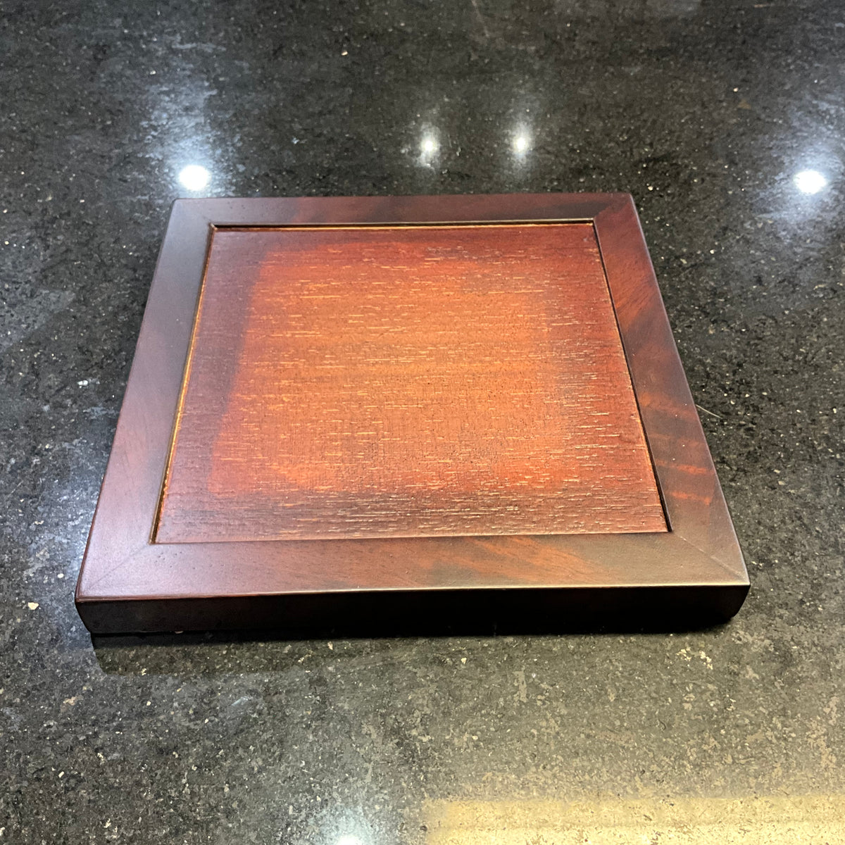 Base de madera con bordes 20cm x 20cm (diorama)