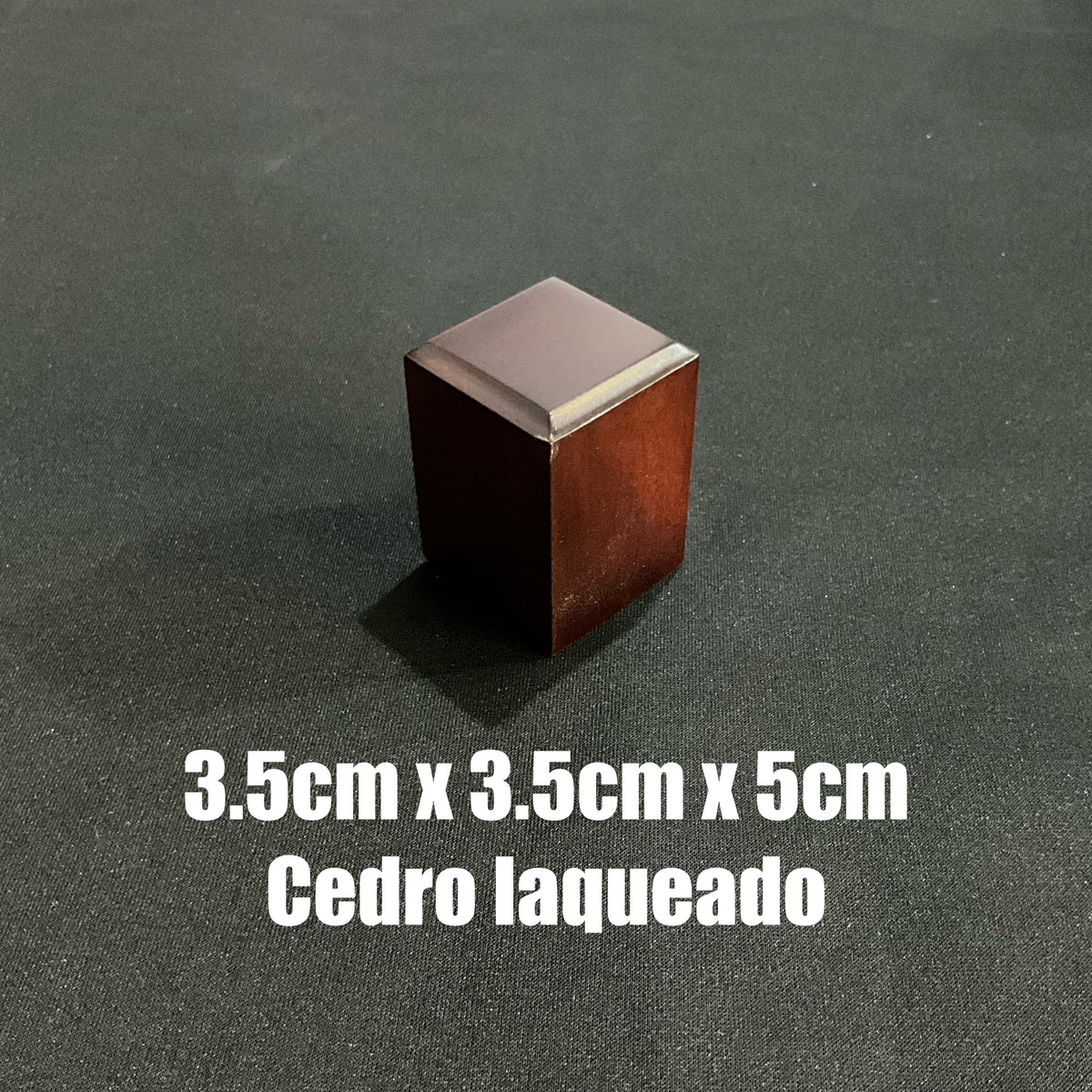 Base de madera 3.5cm X 3.5cm x 5cm (figura individual)