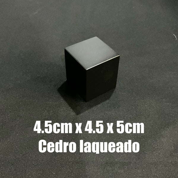 Base de madera 4.5cmX 4.5cm x 5cm (figura individual)
