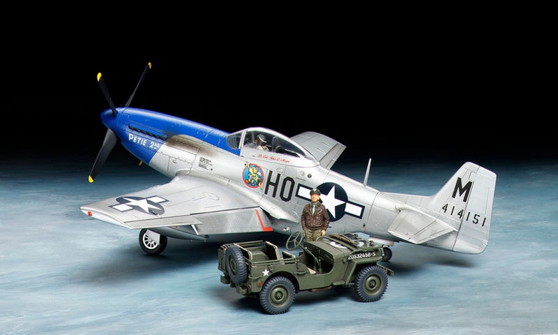 TAMIYA P-51D MUSTANG &amp; 1/4 4X4 VÉHICULE LÉGER