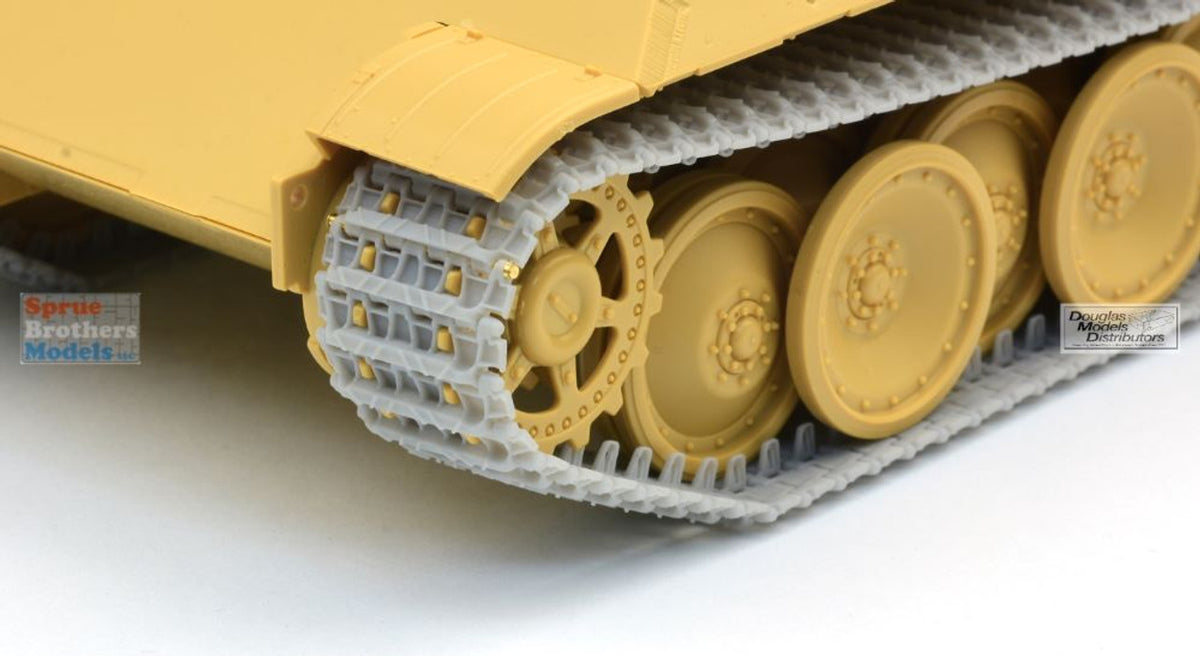 INFIMA35002 1:35 Infini Model Panther Late Type One Touch Tracks