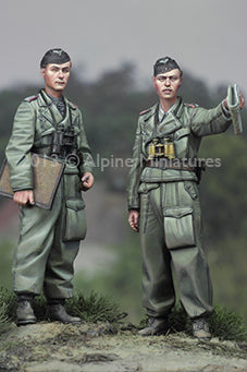 Alpine 1/35 Otto Carius &amp; NCO Set (2 figurines)