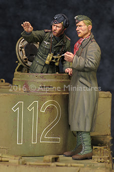 Alpine 1/35 35210  DAK AFV Commander Set