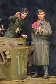 Alpine 1/35 35210  DAK AFV Commander Set