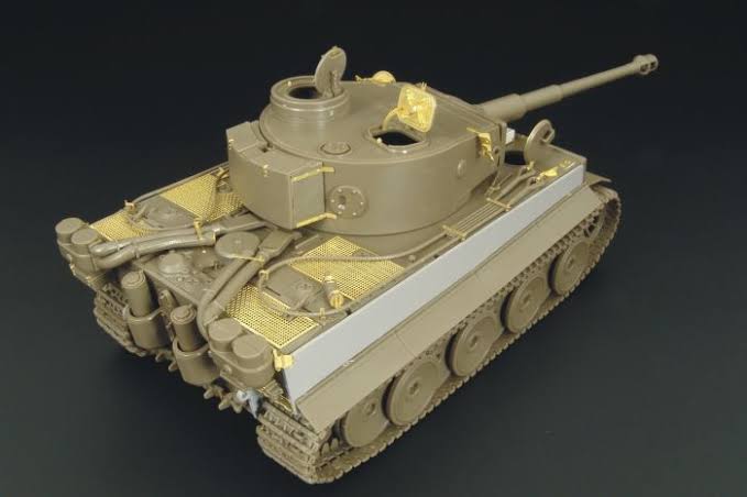 Hauler HLX48124 Tiger I DAK 1/48 Photocoupes